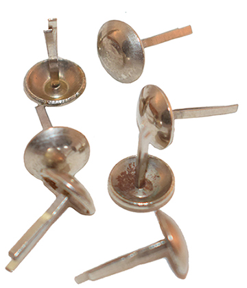 Attaches parisiennes à tête hémisphérique. Attaches parisiennes à tête hémisphérique.