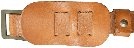 Mentonnière, envers/revers. Mentonnière, envers/revers.