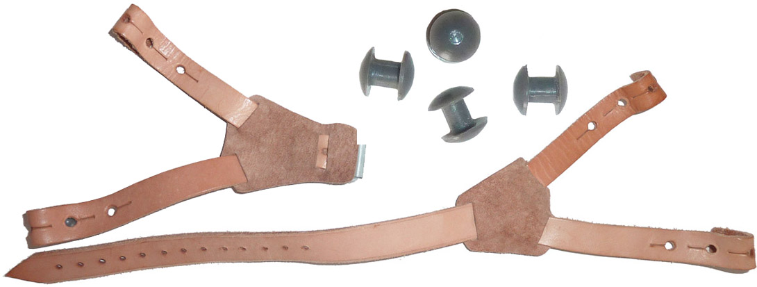 Jugulaire partie gauche et droite - revers, rivet à double tête en plastique. Jugulaire partie gauche et droite - revers, rivet à double tête en plastique.