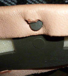 Détail fixation revers. Détail fixation revers.