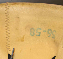 Couture arri&egrave;re et marquage taille.