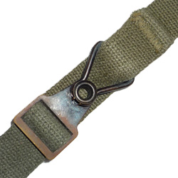 Jugulaire ferm&eacute;e.