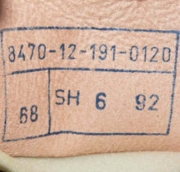 Coiffe pour coque de taille 68, fabriqu&eacute;e par Schuberth en juin 1992.