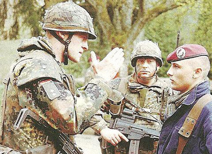 M1A1 Luftlandetruppenstahlhelm. M1A1 Luftlandetruppenstahlhelm.