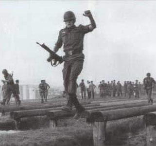 M1A1 Luftlandetruppenstahlhelm. M1A1 Luftlandetruppenstahlhelm.