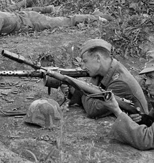 Couvre-casque M42 en situation. Couvre-casque M42 en situation.