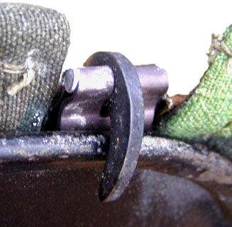 En psition sur l'aile du casque. En psition sur l'aile du casque.