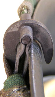 sur le couvre-nuque. sur le couvre-nuque.