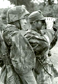 Couvre-casque M42 en situation. Couvre-casque M42 en situation.