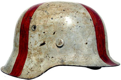 Casque à croix sommitale. Casque à croix sommitale.
