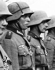 Support de matériels de camouflage, improvisé. Support de matériels de camouflage, improvisé.