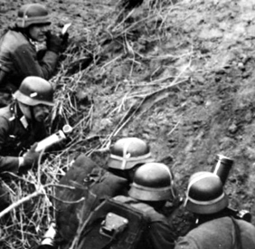 Support de matériels de camouflage, improvisé. Support de matériels de camouflage, improvisé.