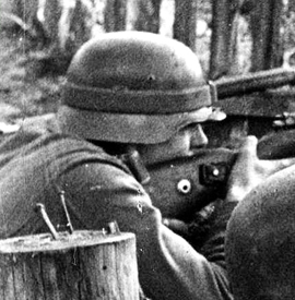 Support de matériels de camouflage, improvisé. Support de matériels de camouflage, improvisé.