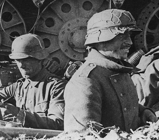 Support de matériels de camouflage, improvisé. Support de matériels de camouflage, improvisé.