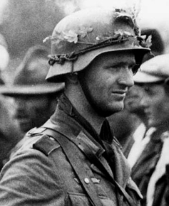 Support de matériels de camouflage, improvisé. Support de matériels de camouflage, improvisé.