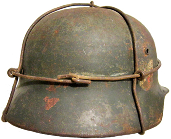 Support de matériels de camouflage, en fil de fer. Support de matériels de camouflage, en fil de fer.