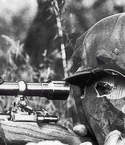 Masque artisanal et moustiquaire. Masque artisanal et moustiquaire.