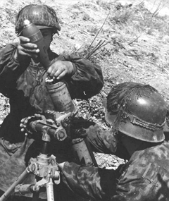 Masque facial SS en attente sur le casque. Masque facial SS en attente sur le casque.