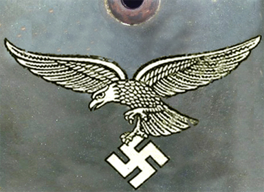 Aigle à la patte rectiligne. Aigle à la patte rectiligne.