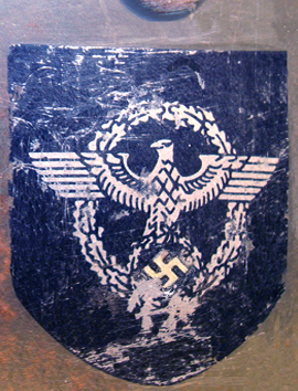 Insigne précoce bec droit. Insigne précoce bec droit.