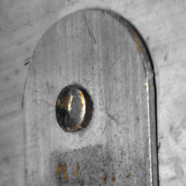 Cerclage Metall Warenfabrik F W 1941 (extérieur). Cerclage Metall Warenfabrik F W 1941 (extérieur).