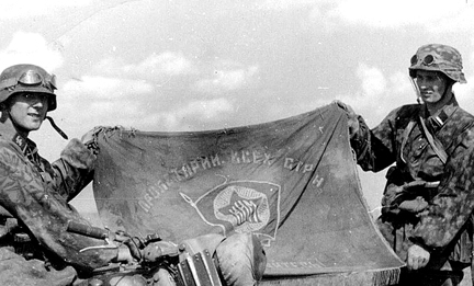 Lunettes réglables (à gauche) et souples (à droite). Lunettes réglables (à gauche) et souples (à droite).