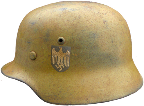 Casque M35 peint au pistolet en couleur sable. Casque M35 peint au pistolet en couleur sable.