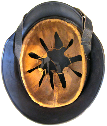 Coiffe à 9 dents 1/2, en basane fine. Coiffe à 9 dents 1/2, en basane fine.