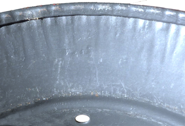 Exemple d'emboutissage défectueux. Exemple d'emboutissage défectueux.