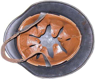 M40 muni d'une coiffe de M38 à 4 rivets. M40 muni d'une coiffe de M38 à 4 rivets.