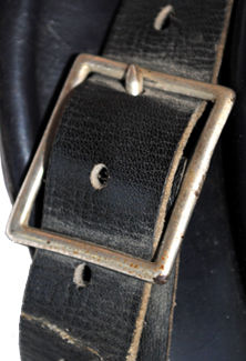 Boucle chromée plate. Boucle chromée plate.