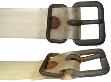 Partie gauche : Boucle en deux éléments, dessus. Partie gauche : Boucle en deux éléments, dessus.