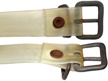 Partie gauche : Boucle en deux éléments, dessous. Partie gauche : Boucle en deux éléments, dessous.