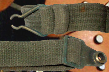 Jugulaire en toile, de type M1A1 militaire. Jugulaire en toile, de type M1A1 militaire.