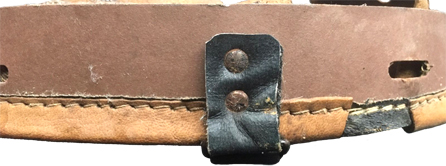 Fixation de l'enchapure de jugulaire. Fixation de l'enchapure de jugulaire.