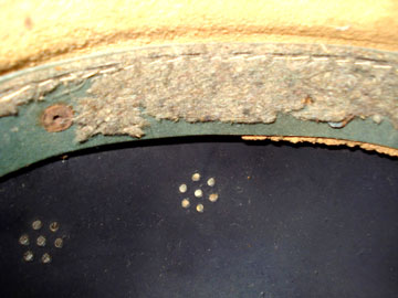 Rivet de la jugulaire. Rivet de la jugulaire.