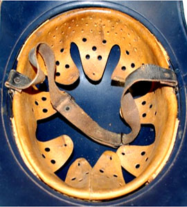 9 dents perforées + perforations frontales. 9 dents perforées + perforations frontales.