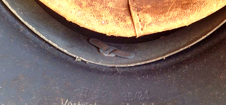 Rivet arrière. Rivet arrière.