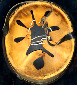 9 dents en basane. 9 dents en basane.