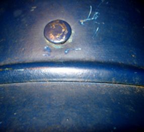 La bordure passe derrière le tore. La bordure passe derrière le tore.