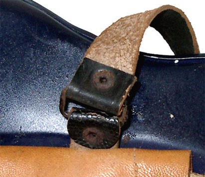 Languette de fixation au cerclage. Languette de fixation au cerclage.