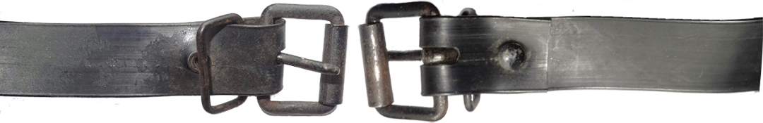 Jugulaire à boucle à rouleau en Supronband teinté dans la masse. Jugulaire à boucle à rouleau en Supronband teinté dans la masse.