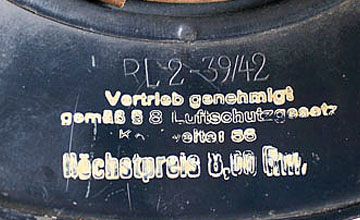 RL2 - 39/42, tamponné à la peinture blanche. RL2 - 39/42, tamponné à la peinture blanche.