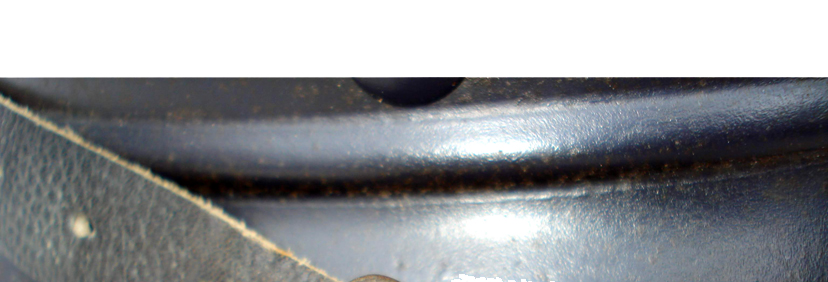 Le galet femelle laisse une trace de part et d'autre du tore. Le galet femelle laisse une trace de part et d'autre du tore.