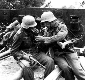 Stahlhelm 1935 M42. Stahlhelm 1935 M42.
