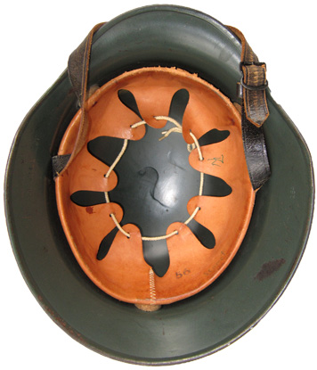 Coiffe type Römer précoce, essentiellement sur casques Quist. Coiffe type Römer précoce, essentiellement sur casques Quist.