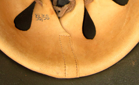 Double couture plate à l'arrière. Double couture plate à l'arrière.