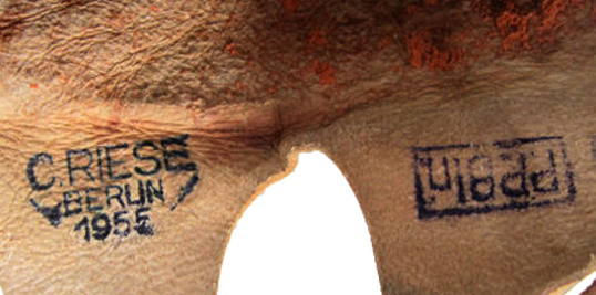 Marquage fabricant C. Riese et tampon du Polizeipräsidium Berlin. Marquage fabricant C. Riese et tampon du Polizeipräsidium Berlin.