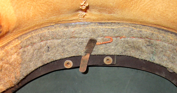 Cerclage bakélite grise, rivets arrière. Cerclage bakélite grise, rivets arrière.