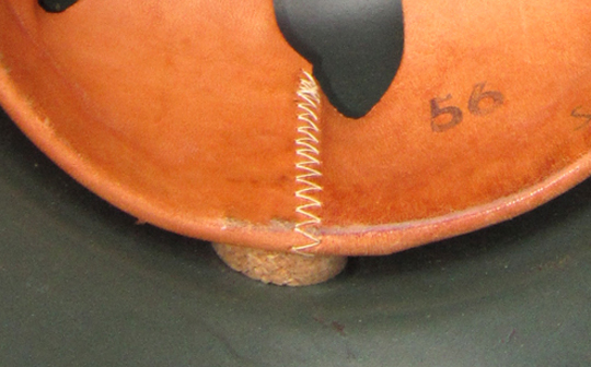 1 rondelle de liège épaisse pour la taille 56 (coque 64). 1 rondelle de liège épaisse pour la taille 56 (coque 64).